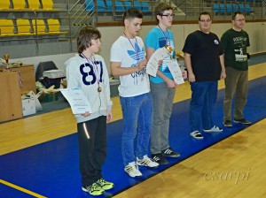 2014-12-20 humenne – n50 junior zak Podium N50, ziaci + juniori. 2.Slávka Samuel, 1.Zachara Samuel, 3.Gašpar Jakub