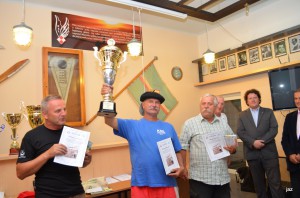pp stalowa – F1C – Podium XII Memorialu Romana Straburzynskiego Podium Memoriału Romana Straburzyńskiego F1C - puchar i beret przechodni :)