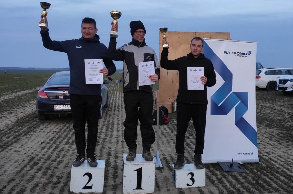 Podium F1A open sobotnich zawodów – 2. Jarosław Jeziorny, 1.Allard Van Wallene, 3. Michał Słyś