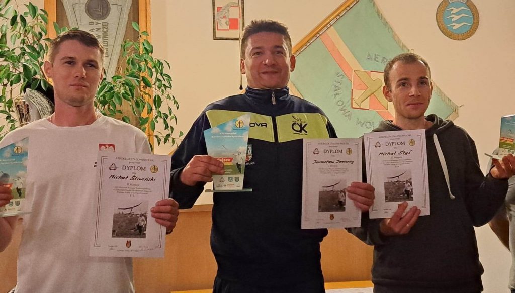 Podium F1A open. 2. Michał Śliwiński, 1. Jarosław Jeziorny, 3. Michał Słyś