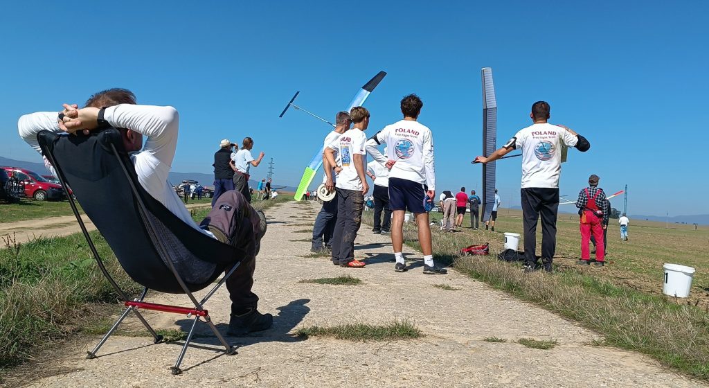 20241021 PS F1 Hogo Cup Slowacja (5) Polscy szybowcnicy na lini startu.